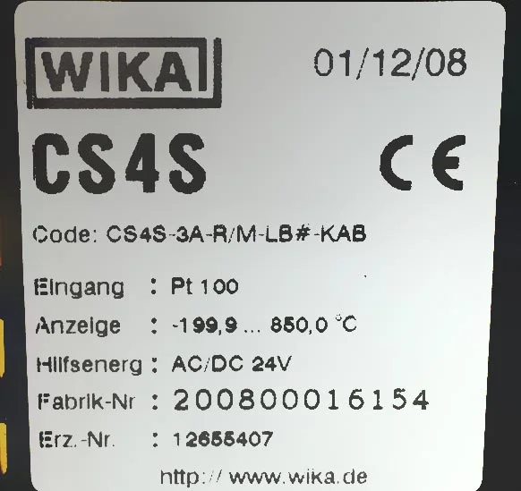 Hình ảnh name plate dán trên thiết bị điều khiển nhiệt độ Wika